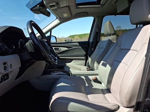 Used 2019 Honda Pilot Touring image 13
