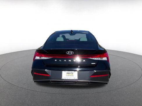 Used 2025 Hyundai Elantra Limited image 12