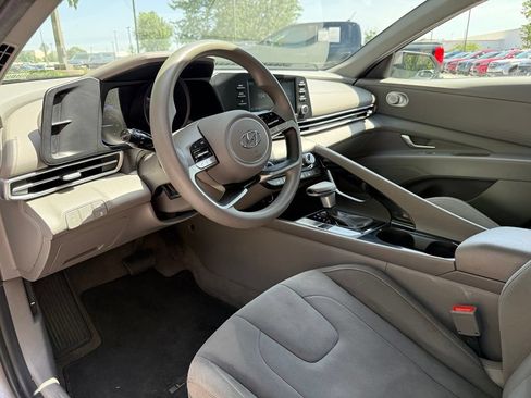 Used 2023 Hyundai Elantra Blue FWD image 9