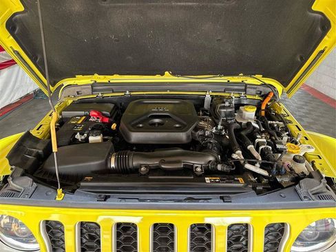 Used 2023 Jeep Wrangler Unlimited Sahara w/ Cold Weather Group AWD/4WD image 11