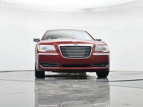 Used 2013 Chrysler 300 RWD image 31