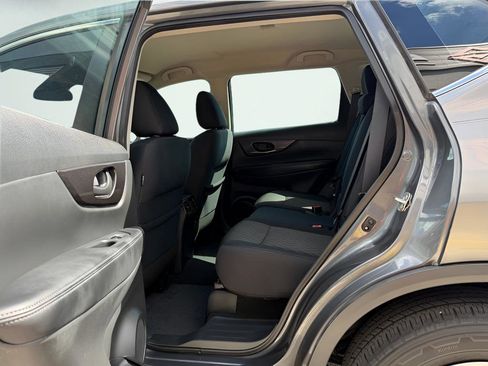 Used 2019 Nissan Rogue S FWD image 21