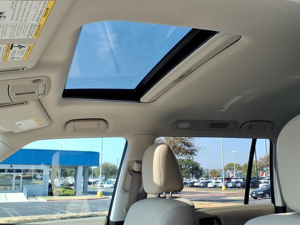 Used 2024 Nissan Armada Platinum w/ Captain's Chairs Package RWD image 20