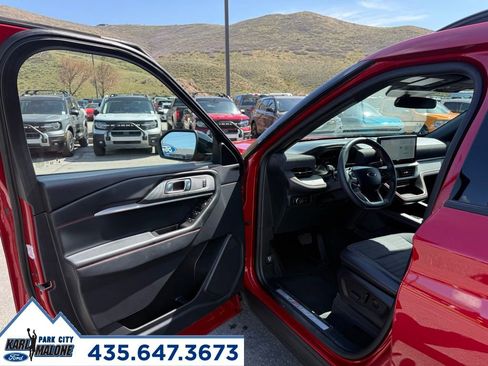 Used 2025 Ford Explorer ST-Line w/ ST-Line Street Pack AWD/4WD image 11