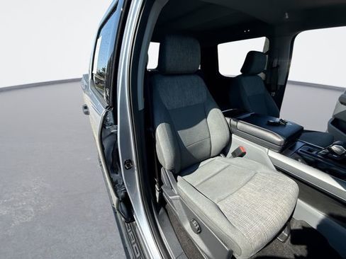 Used 2022 Ford F150 Lightning XLT image 25