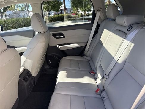 Used 2023 Nissan Rogue SL image 24