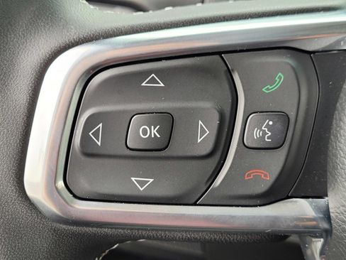 Used 2025 Jeep Wrangler Unlimited Sahara AWD/4WD image 26