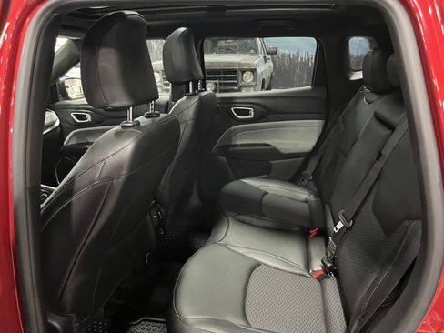 Certified 2025 Jeep Compass Latitude w/ Sun & Sound Group AWD/4WD image 13