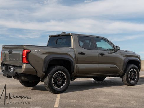 Used 2025 Toyota Tacoma TRD Off-Road image 6
