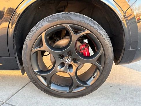 Used 2022 Alfa Romeo Stelvio Veloce image 6