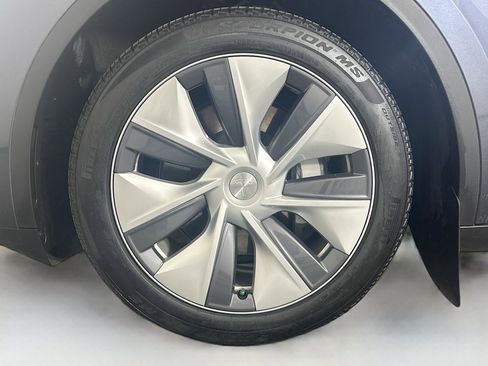 Used 2023 Tesla Model Y Long Range AWD/4WD image 11