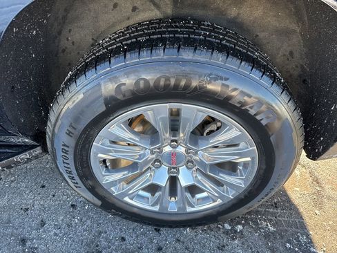 Used 2023 GMC Yukon Denali image 11