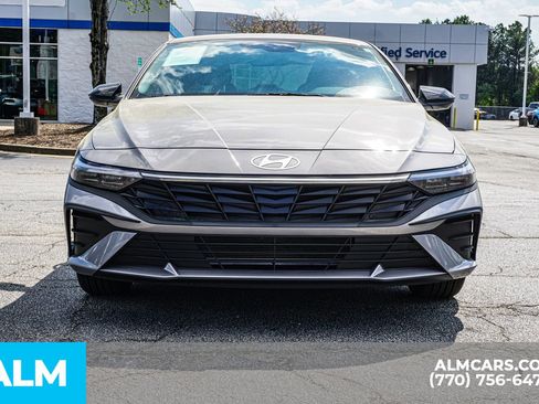 Used 2025 Hyundai Elantra Sport image 12