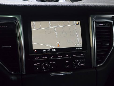 Used 2016 Porsche Macan S image 13