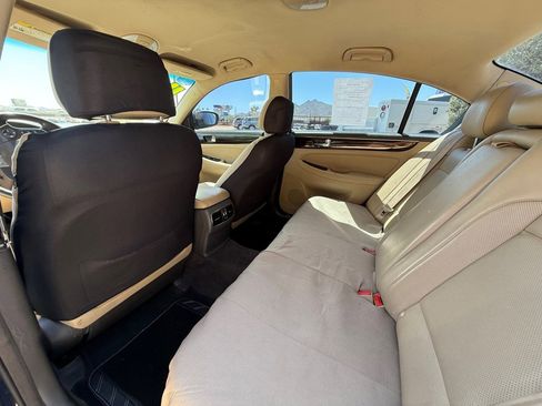 Used 2011 Hyundai Genesis 3.8 RWD image 11