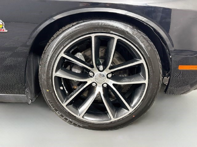 Used 2016 Dodge Challenger R/T Scat Pack w/ Leather Interior Group RWD image 29
