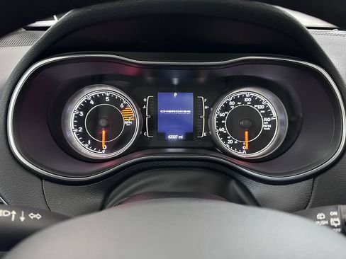 Certified 2021 Jeep Cherokee Latitude Plus image 35