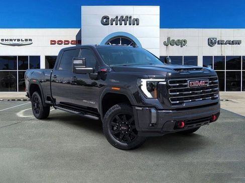 Used 2024 GMC Sierra 2500 AT4 w/ AT4 Preferred Package AWD/4WD image 2