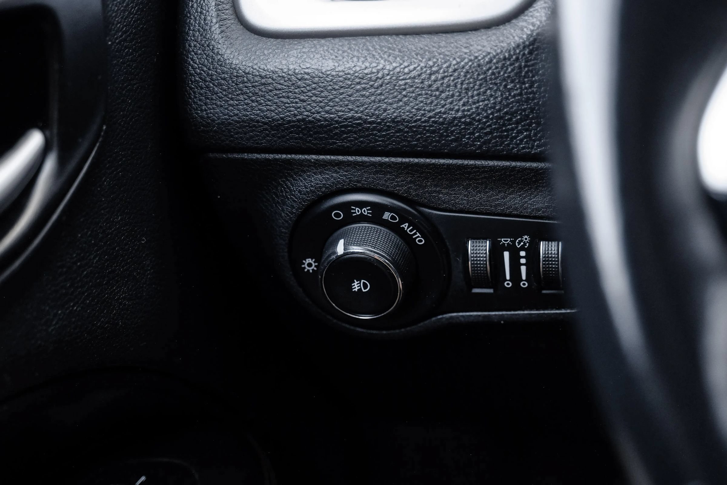 Used 2018 Jeep Compass Latitude w/ Popular Equipment Group AWD/4WD image 32