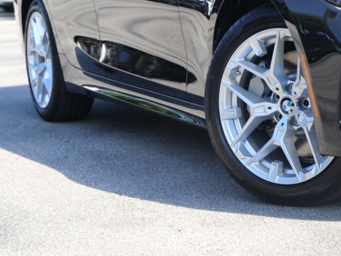 Certified 2025 BMW 330i Sedan w/ Premium Package image 3