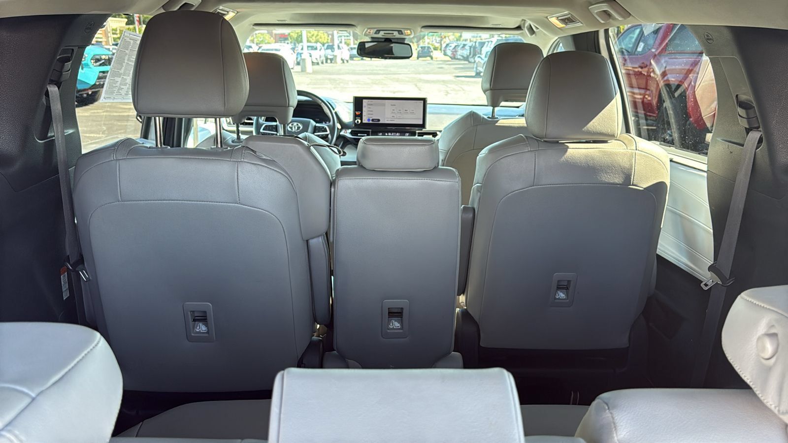 Certified 2025 Toyota Sienna XLE FWD image 20