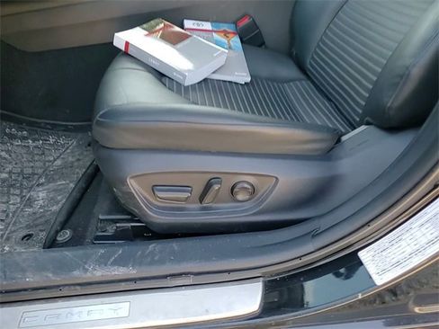 Used 2024 Toyota Camry SE image 12