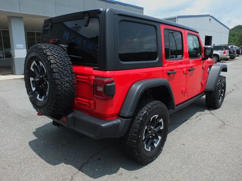 Used 2025 Jeep Wrangler Unlimited Rubicon AWD/4WD image 3