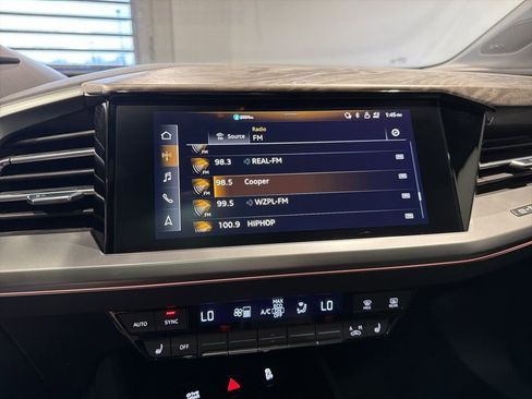 Used 2022 Audi Q4 e-tron Prestige image 16