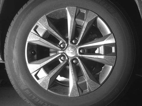 Used 2025 Chevrolet Equinox LT AWD/4WD image 15