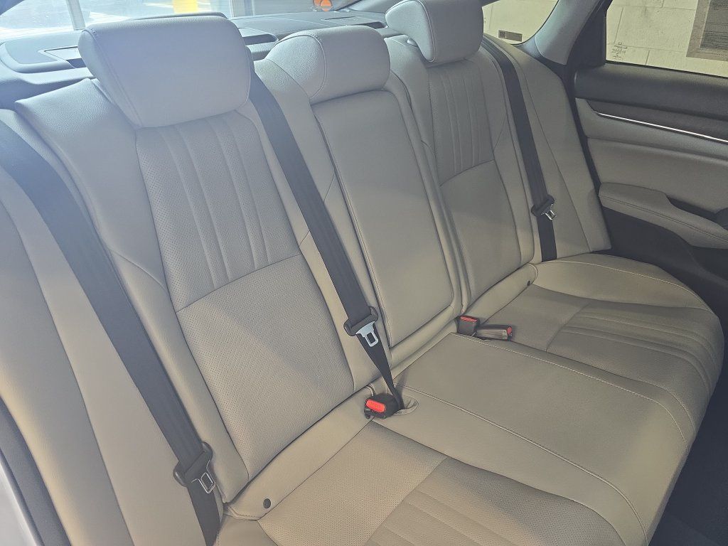 Used 2020 Honda Accord Touring image 12