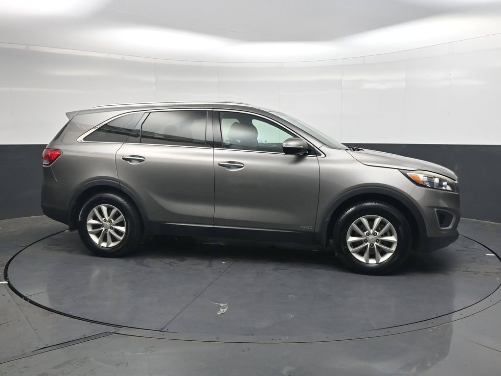 Used 2018 Kia Sorento AWD image 4