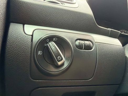 Used 2013 Volkswagen Eos Komfort FWD image 22