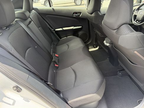 Certified 2022 Toyota Prius LE FWD image 18