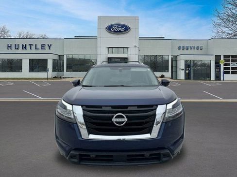 Used 2024 Nissan Pathfinder Platinum w/ Lighting Package (N92) FWD image 2