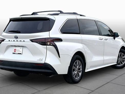 Used 2024 Toyota Sienna XLE FWD image 13