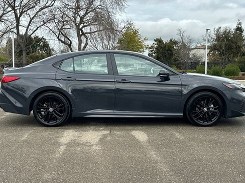 Certified 2025 Toyota Camry SE w/ Convenience Package image 3