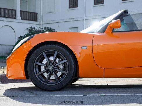 Used 2005 Lotus Elise image 4