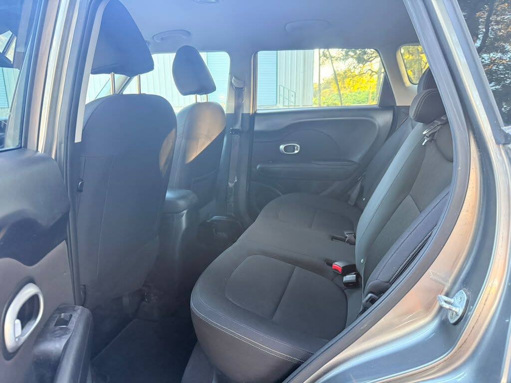 Used 2014 Kia Soul FWD image 11