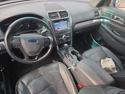 Used 2017 Ford Explorer Limited w/ Equipment Group 301A AWD/4WD image 8