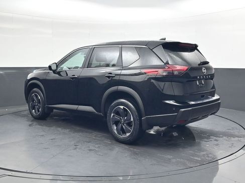 Certified 2026 Nissan Rogue SV FWD image 8
