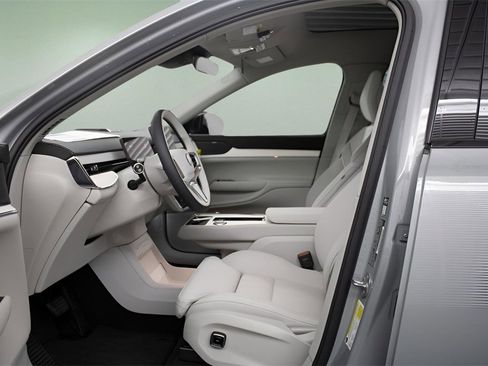 New 2025 Volvo EX90 Ultra image 14