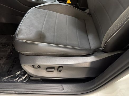 Certified 2023 Volkswagen Taos SE FWD image 19