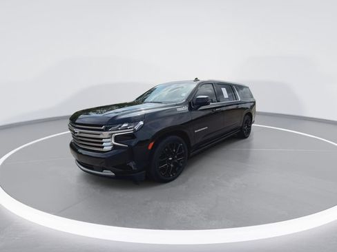 Used 2023 Chevrolet Suburban High Country w/ Advanced Technology Package AWD/4WD image 4