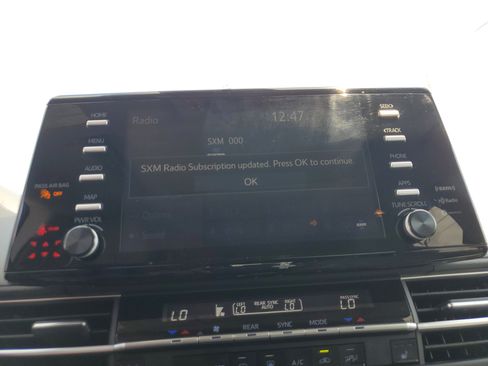 Used 2024 Toyota Sienna XLE FWD image 19