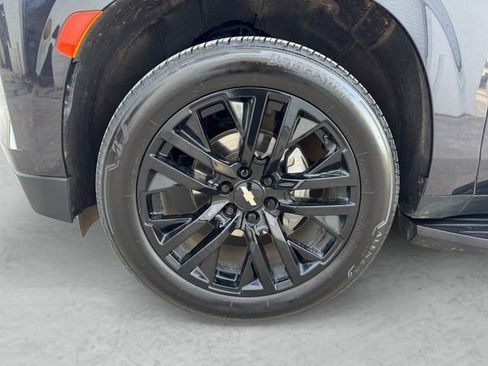 Used 2023 Chevrolet Suburban LT w/ Luxury Package image 23