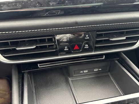 Used 2024 Volkswagen Atlas SEL Premium R-Line image 33