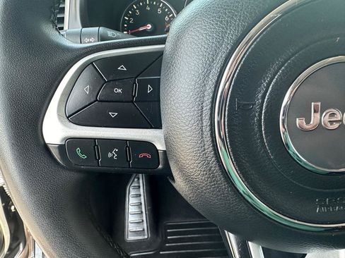 Used 2018 Jeep Renegade Latitude FWD image 13