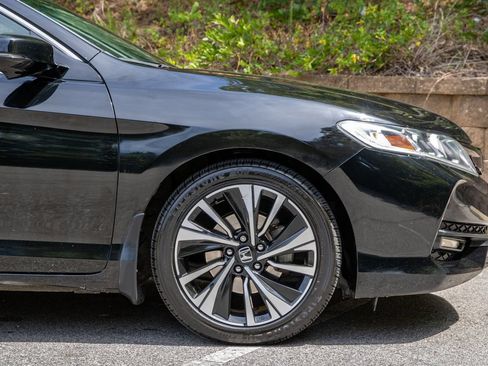 Used 2017 Honda Accord EX image 5
