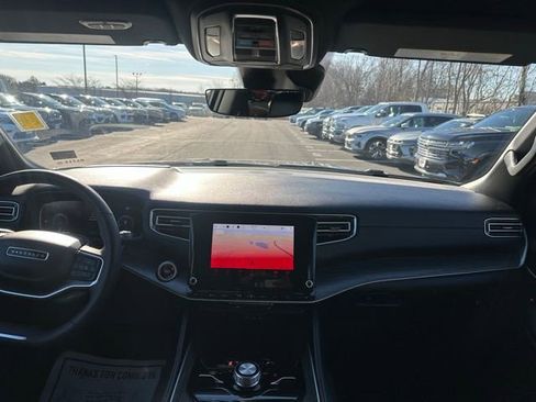 Used 2024 Jeep Wagoneer L Series III w/ Flexible Seating Group image 27