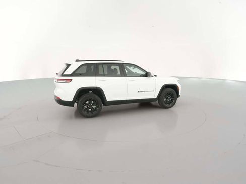 New 2025 Jeep Grand Cherokee Altitude image 13